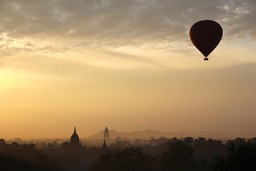 Beautiful Bagan: Stunning Temples and Hot Air Balloons as Cool Backgrounds for Free Download