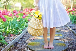 Beautiful Spring Tulips and Pretty Women: Free Download Popular Wallpaper and Backgrounds in JPG Format