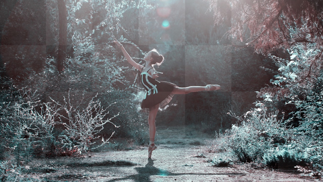 Ballet Pose: Stunning Sport Photos of a Young Woman's Legs, Free Downloadable Wallpapers and Backgrounds