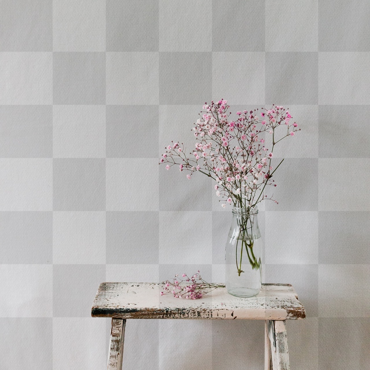Beautiful Summer Flower Arrangements: Free Downloadable JPG Images for Graphics, Web Design, and Social Media Styling with Vase and Baby's Breath...