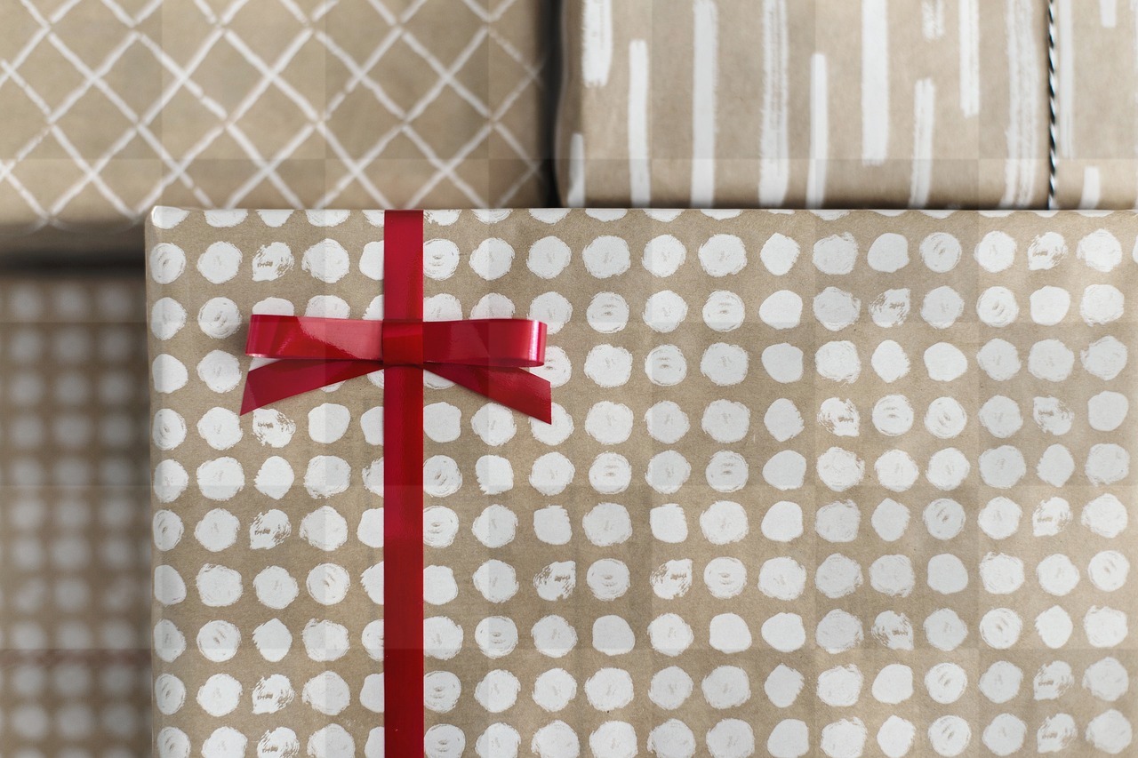 Get Festive with Free Christmas Backgrounds and Gifts in JPG Format for Graphic Design and Social Media Pages